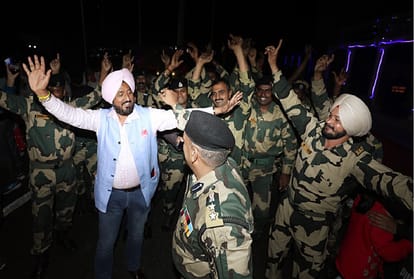 Jammu and Kashmir: Soldiers celebrated Diwali on the India-Pakistan border, see photos of enthusiasm and vigilance