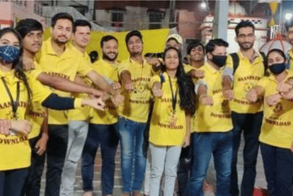 The spirit of Danpatra: brought happiness to 2.5 lakh people in a day, created a record by distributing clothes and toys