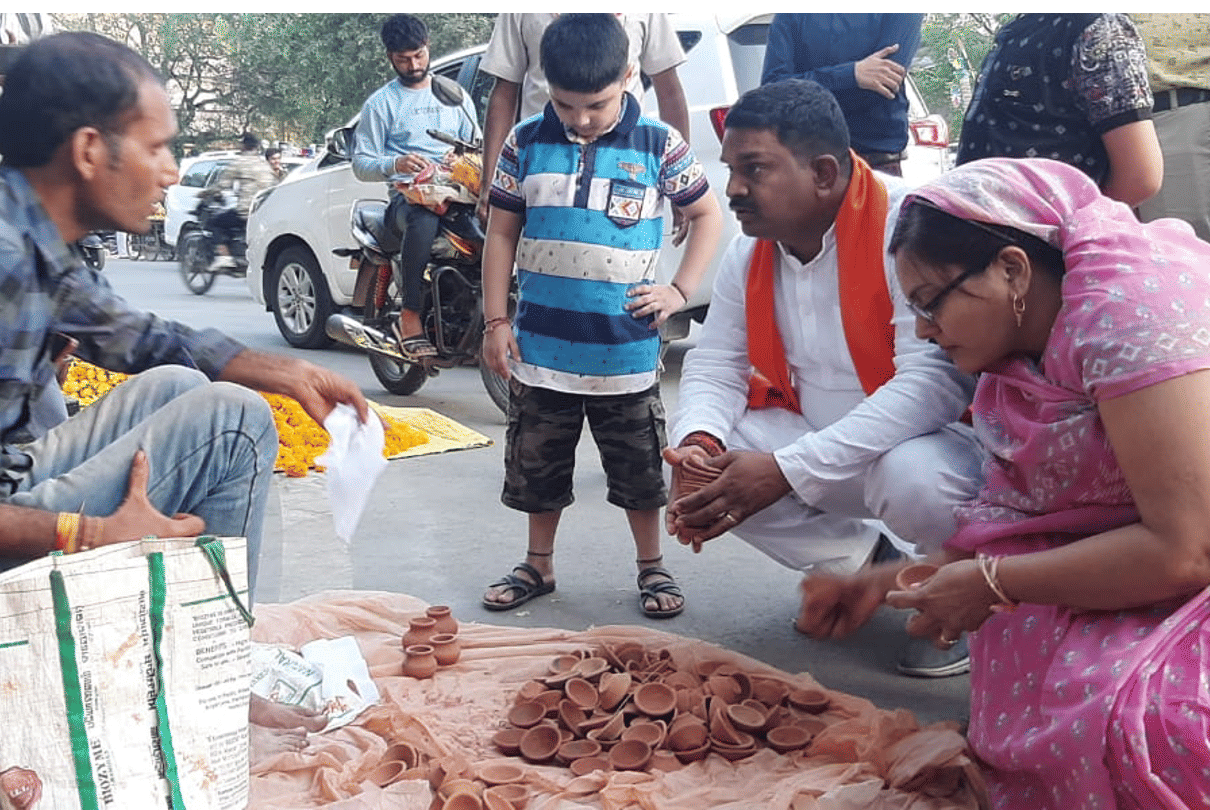 Dewas: MP buys from shops on the family road, reiterates Vocal for Local