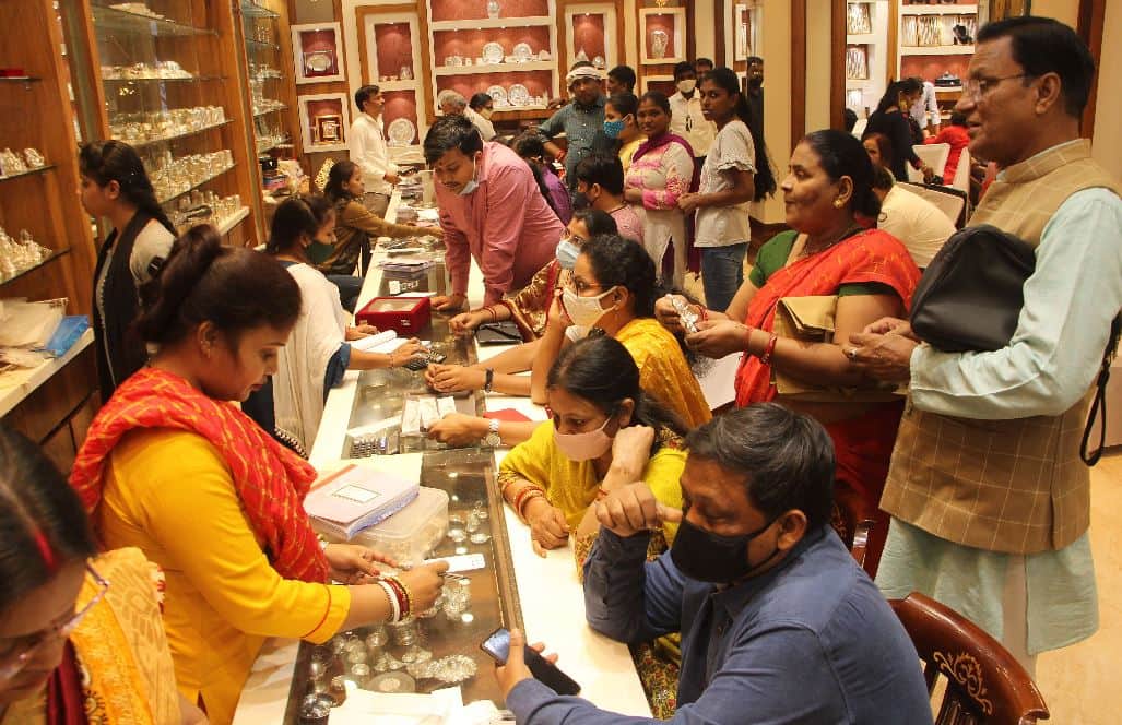 Diwali 2022 Many special coincidences of shopping before Dhanteras Maa Mahalakshmi  grace will rain