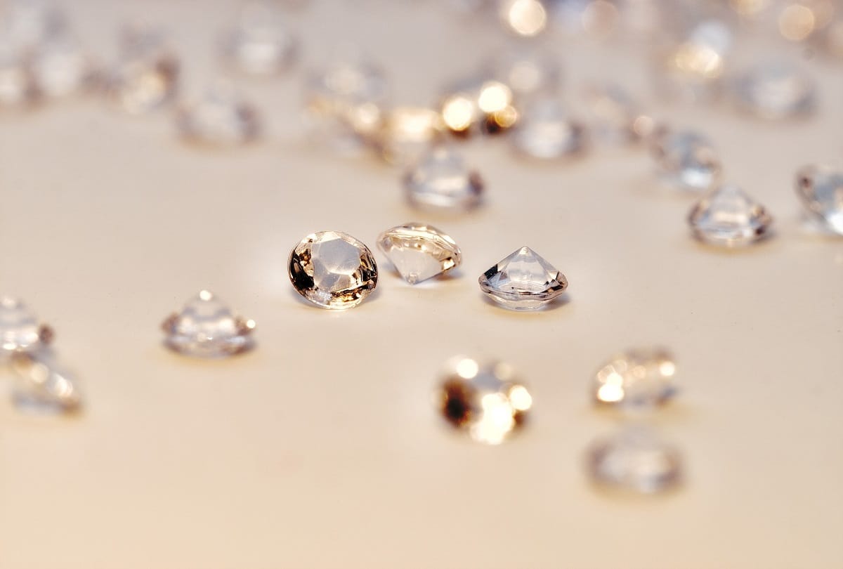 Precautions while buying diamond jewellery know how to check diamond is original or duplicate