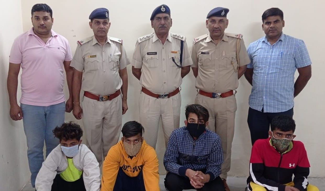 Four accused arrested for robbing two and a half kg of silver from a jewelery trader