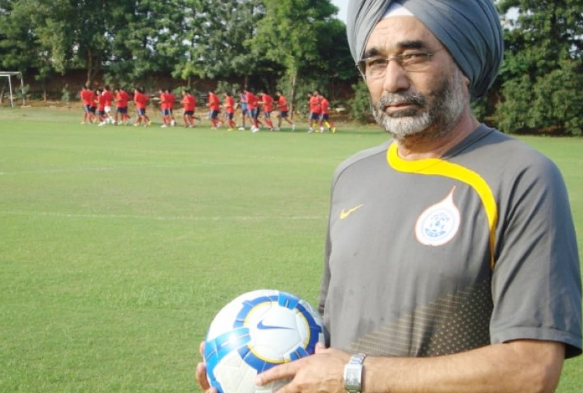 Dhyan Chand Award: former coach of the Indian football team Sukhwinder Singh returned after four months from Canada to receive the award