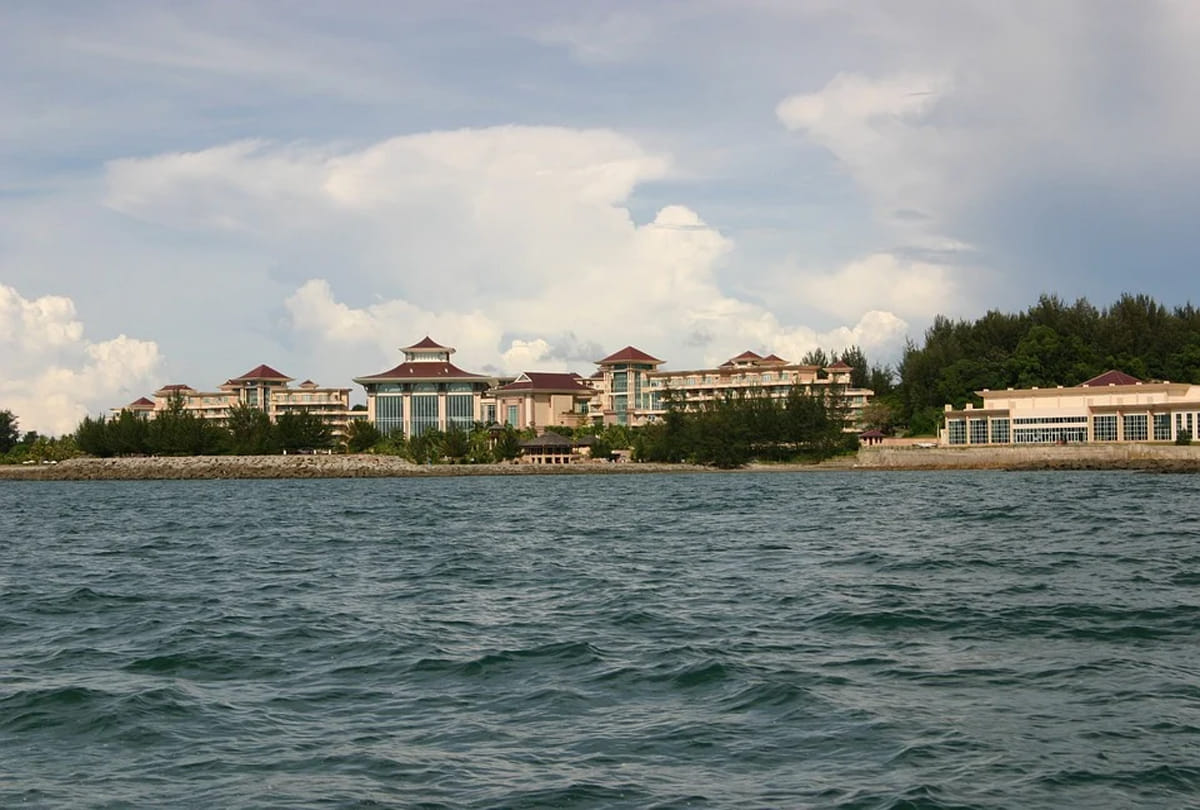 interesting facts of muslim country brunei where people put the wife photo on house walls Know about surprising things about this place