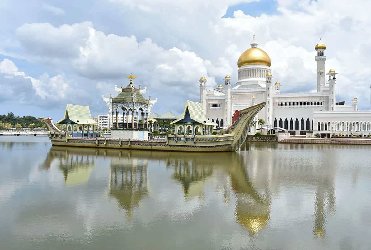 interesting facts of muslim country brunei where people put the wife photo on house walls Know about surprising things about this place