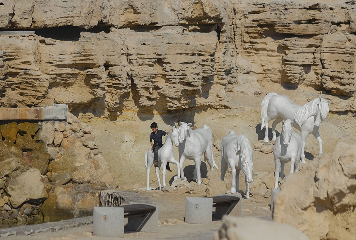 some interesting facts about hormuz island of iran where-people eat soil know the reason behind it