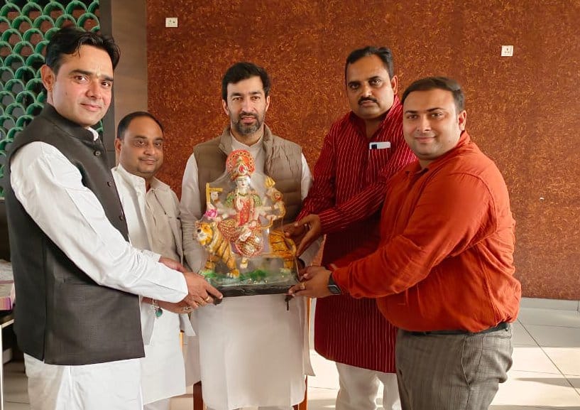 Take a pledge to form government with majority: Beniwal