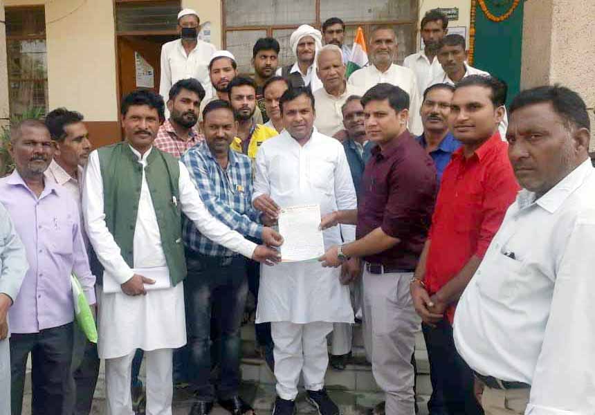 Congress workers demonstrated