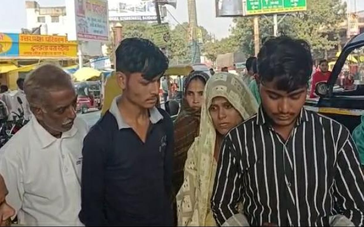 Jewelry worth lakhs crossed from the couple's bag