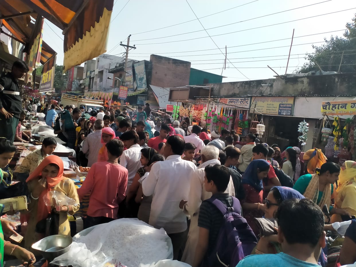 There was heavy rain on traders and shopkeepers, business reached 11 crores