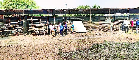 First neither.. nor again approved, the firecracker market was decorated on the Subhashnagar railway ground