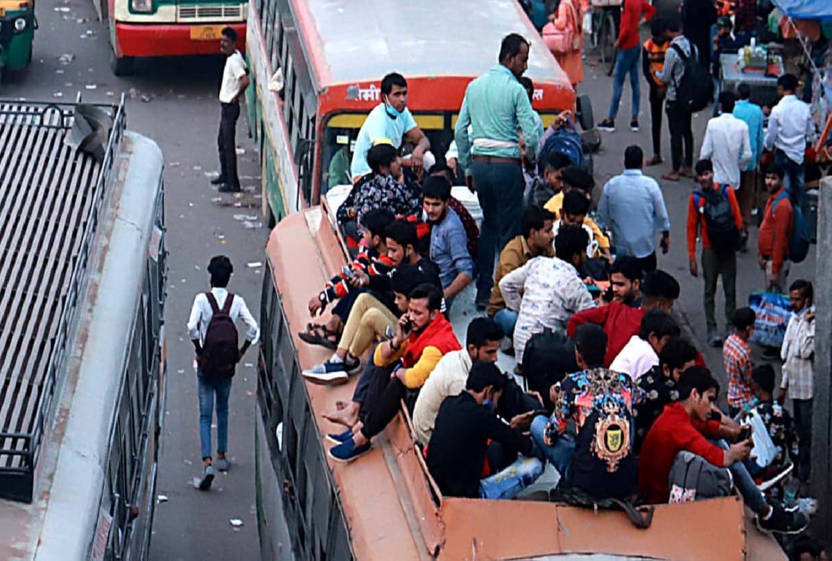 Delhi people going to home on Deepawali creates huge chaos on Bus terminals and roads