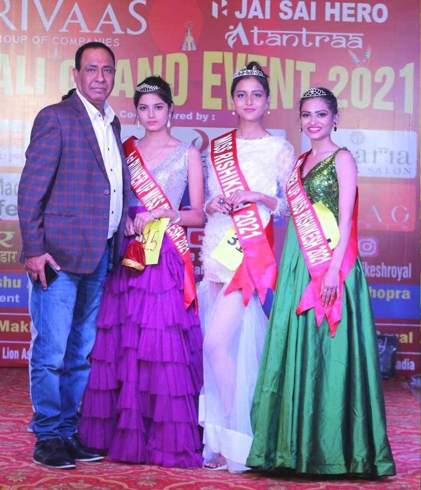 Miss Rishikesh crowned Mansi Grewal's head