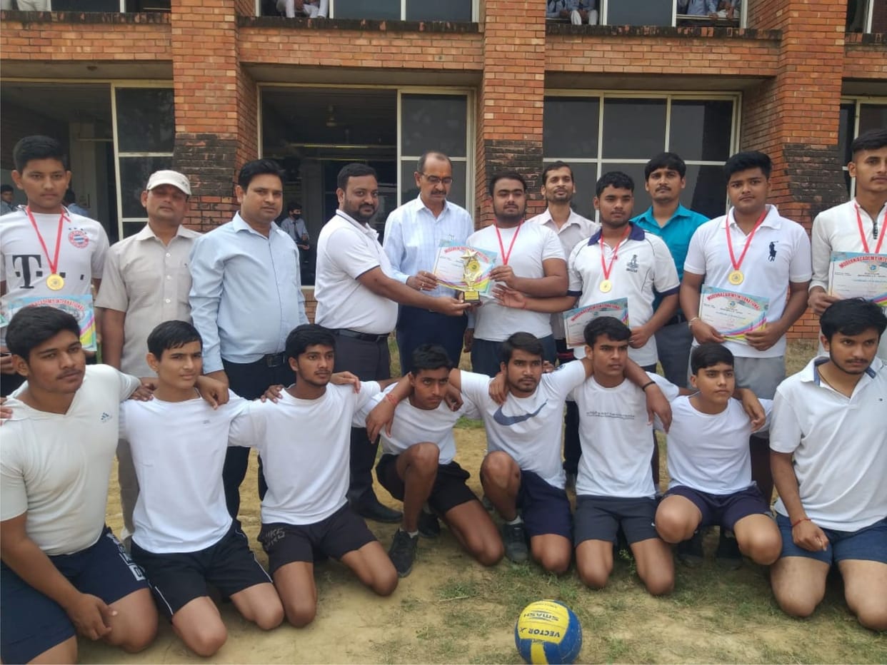 Mathura: Raman House won 2-1 in volleyball competition