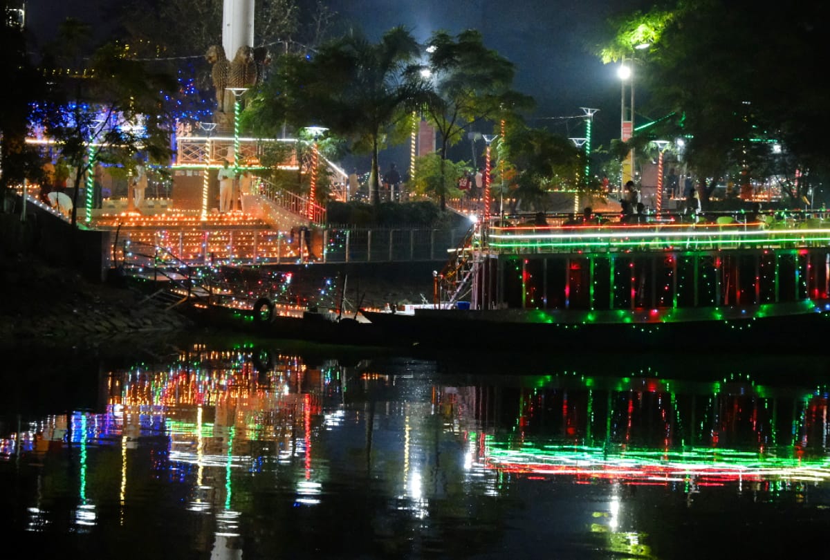 Diwali 2021 Special Deepotsav celebrated by lighting one lakh diyas at Ramgarh Tal Gorakhpur