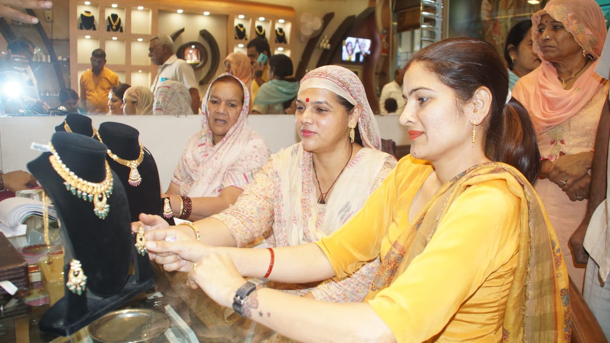 183 crore rupees busuness on Dhanteras frestival in Hisar District