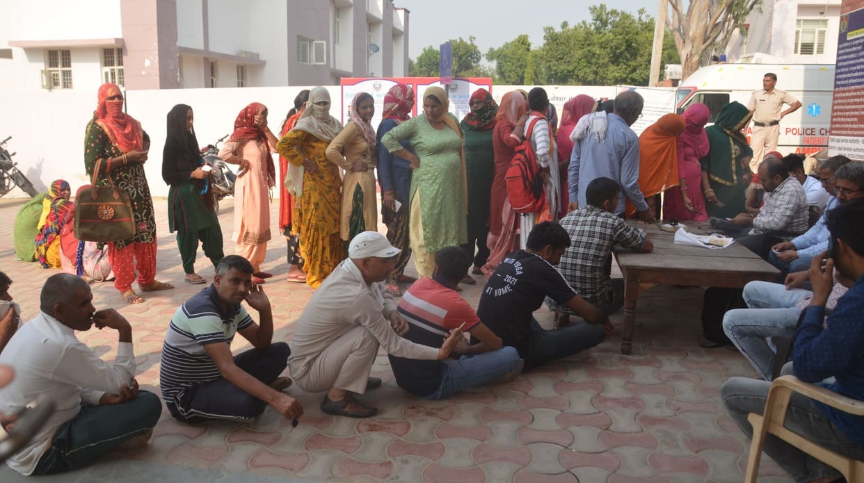 Farmers got fertilizer after waiting in line for hours, now they will buy sweets