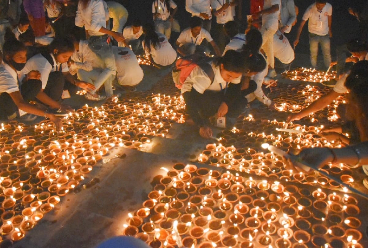 Millions of people of the country and the world became witnesses of the festival of lights: lakhs of lamps were lit at 791 mythological places, a glimpse of the grandeur of Ayodhya was seen