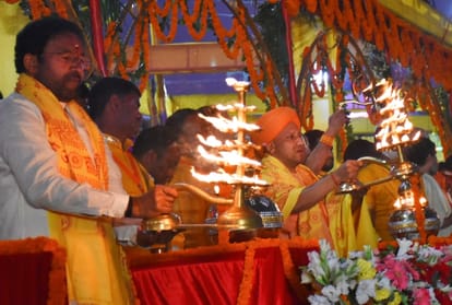ayodhya ke deeyon se dikhee 2022 kee raah : Chief Minister Yogi Adityanath gave political message with the help of symbols
