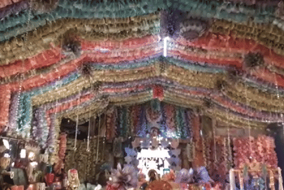 Ratlam: The Mahalakshmi temple decorated with crores of rupees, gold-silver, diamonds and pearls, this time will be seen from outside