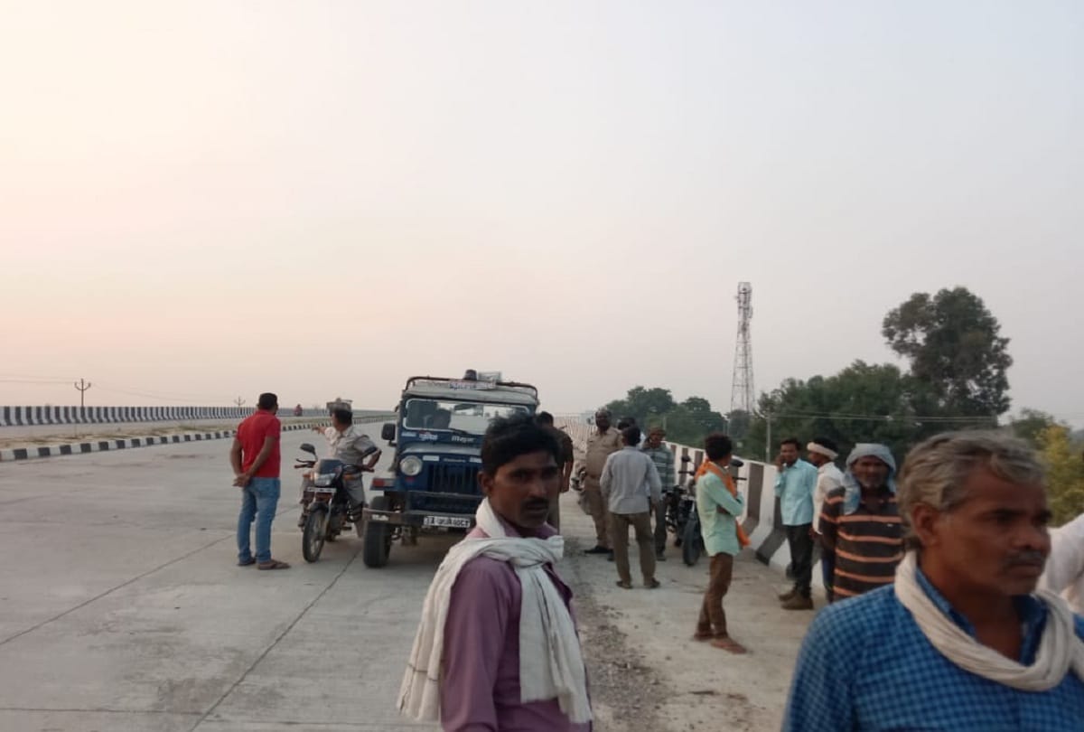 big road accident in Fatehpur unknown vehicle hit bike riders, two died
