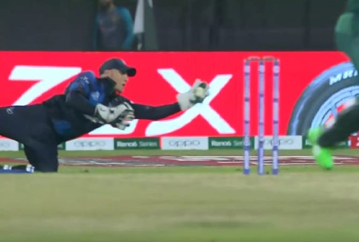 T20 World Cup 2021 PAK vs NAM Namibian wicketkeeper Zane Green took such a stunning  catch of Fakhar Zaman ICC shared video