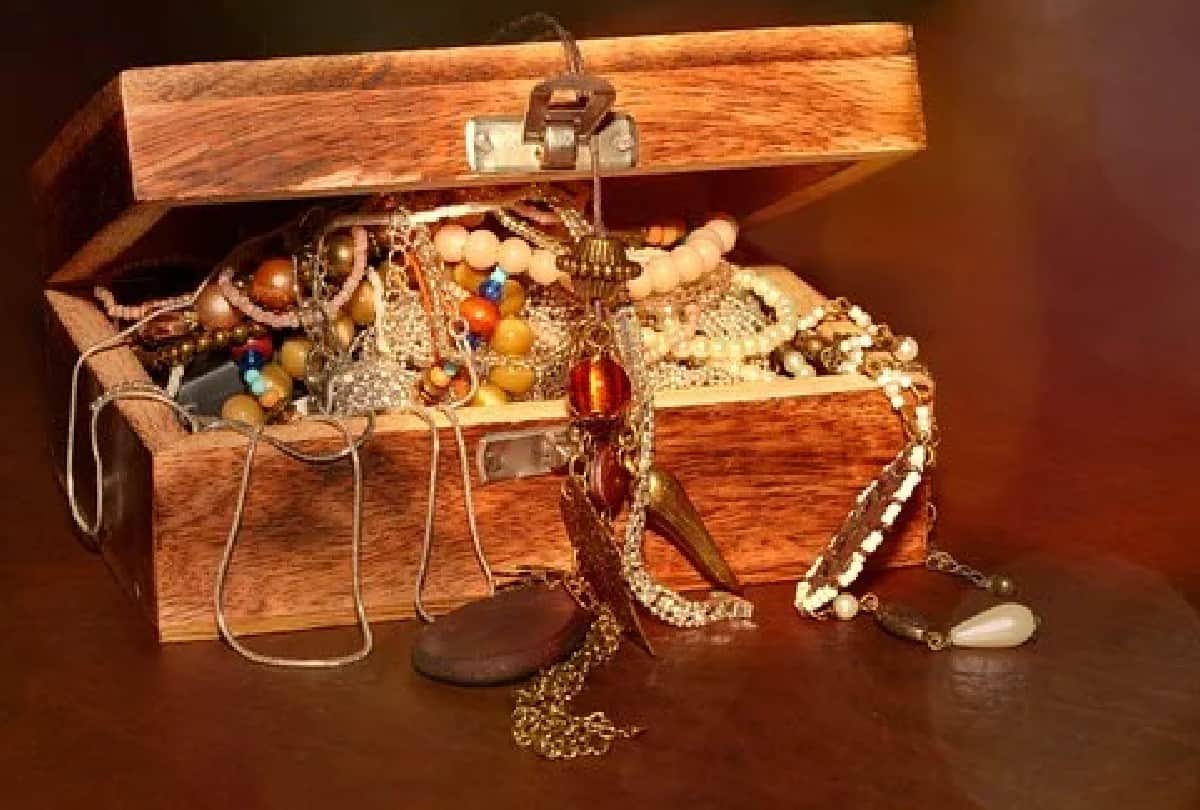 Fishermen discovered Island of gold in Indonesia Treasure in musi river Srivijaya civilization