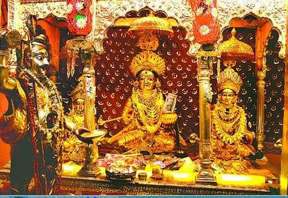 Maa Annapurna: More than four lakh devotees attended the court of Annapurna, five lakh coins were distributed