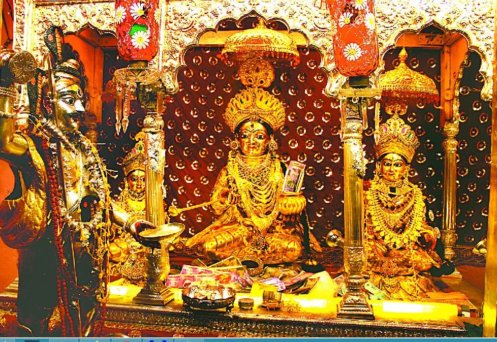 The doors of Swarnamayi Annapurna closed for a year after Maha Aarti