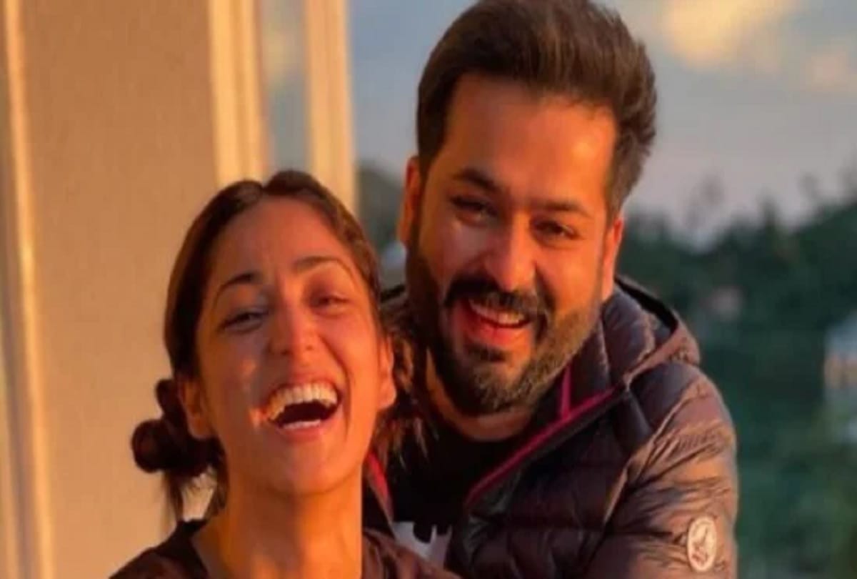 Aditya Dhar hugs Yami Gautam in Diwali post Your smile lights up the world