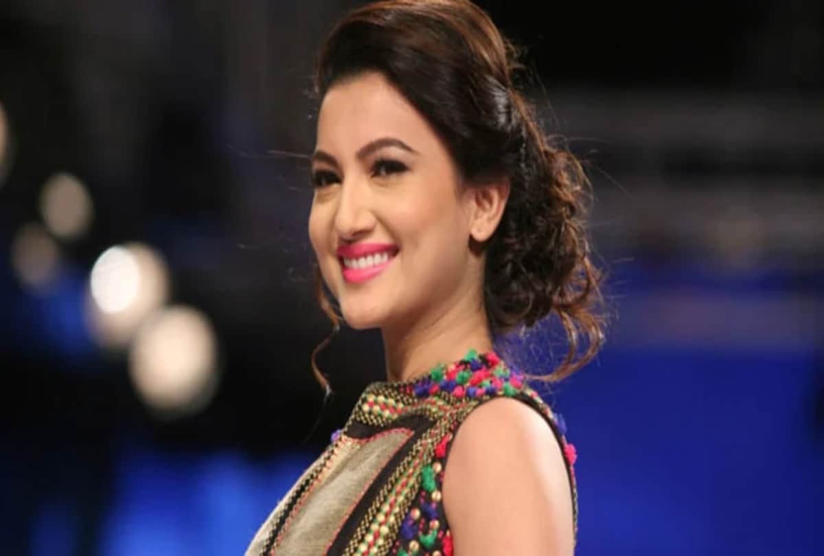 Gauahar Khan Dance Video Gauahar Khan dances in a stylish style in Abu Dhabi