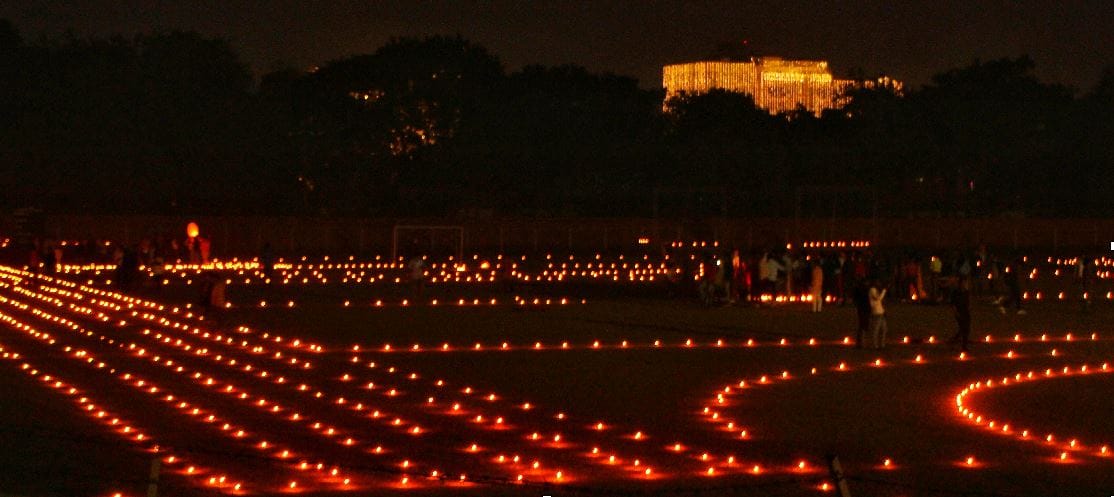 Photos of Diwali of houses and pier in Varanasi