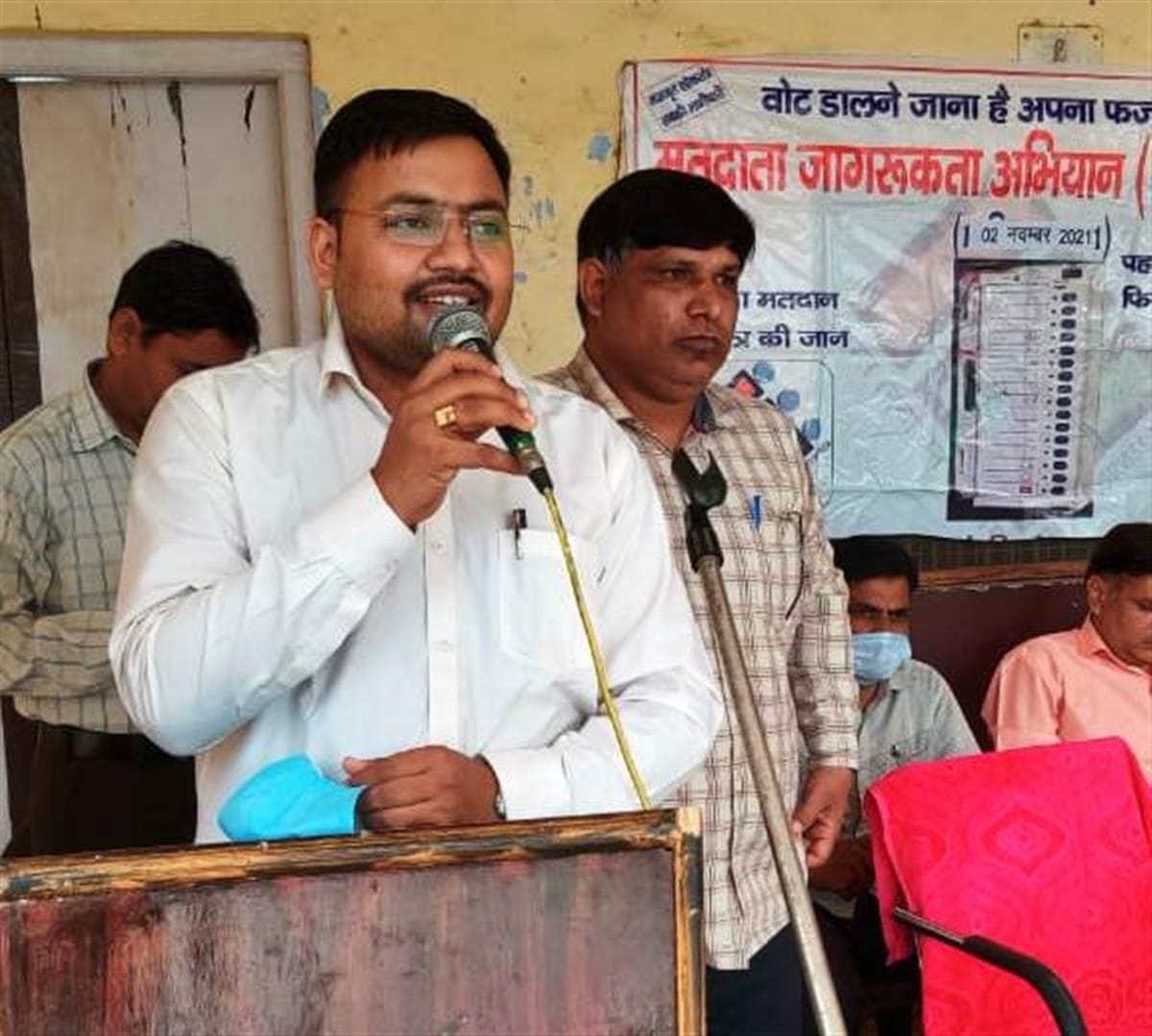 Hathras: Must use youth franchise: SDM