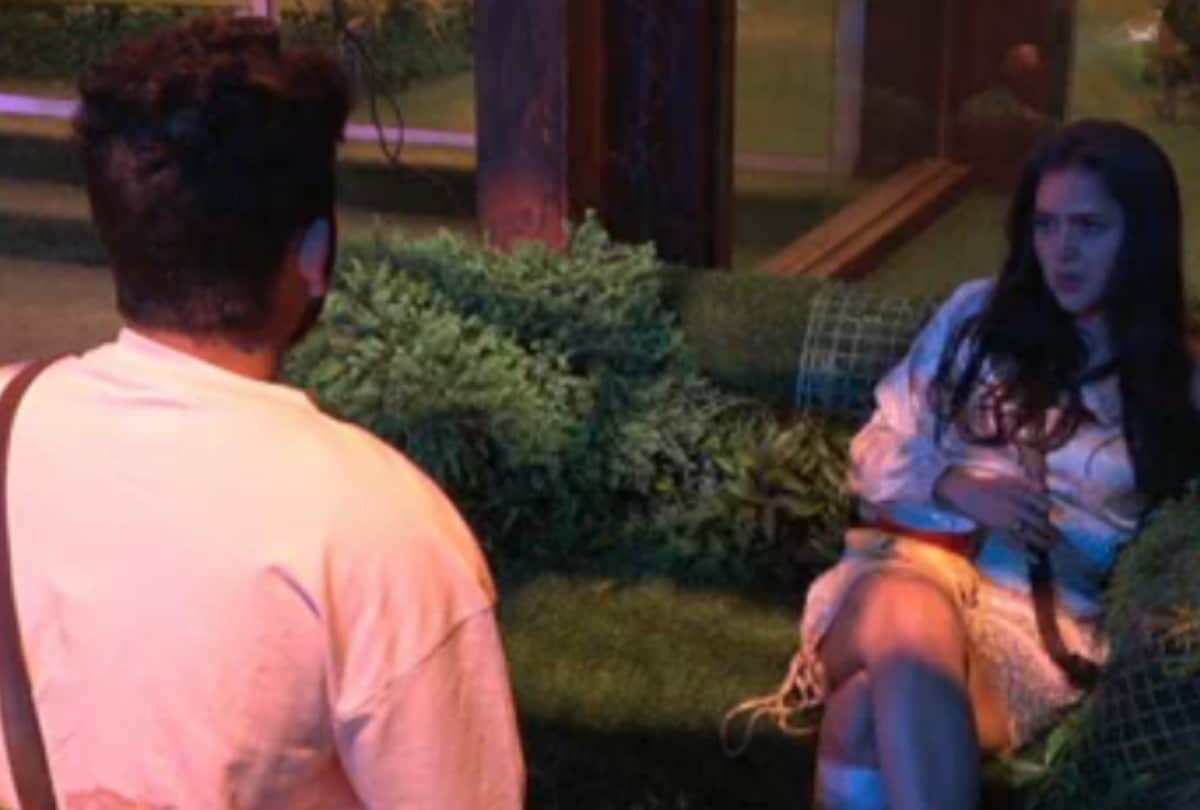 bigg boss 15 tejasswi prakash gets emotional says to nishant bhatt i don't think i am your priority