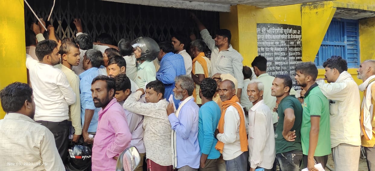 Committee reached a truck fertilizer, farmers' ruckus