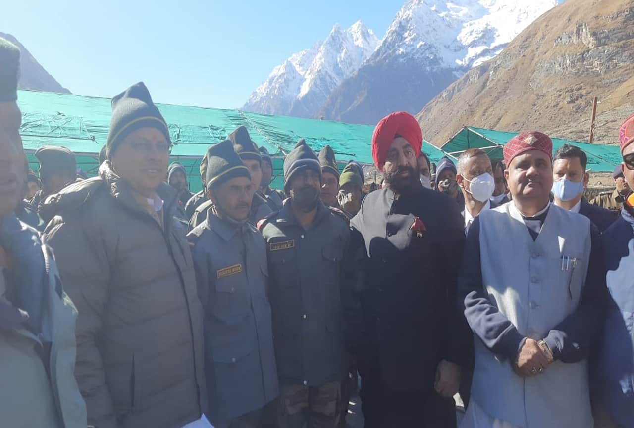 diwali 2021: uttarakhand governor and chief minister reacher mana to celebrate diwali with army soilders, see photos