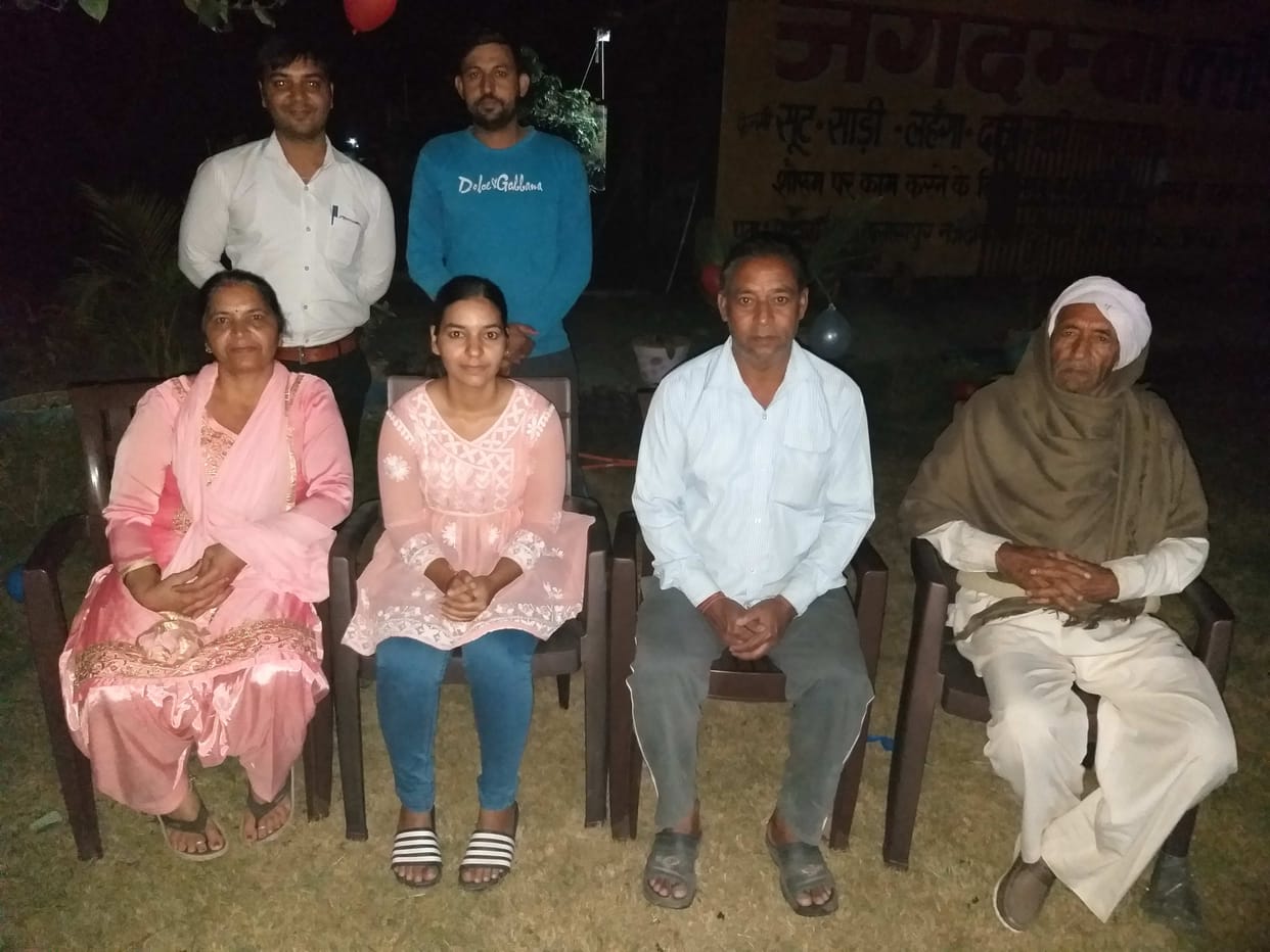 Neha and Ekta of village Bihta named Roshan, became a sub-inspector