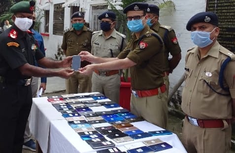 Diwali Gift: Police got 105 lost mobiles