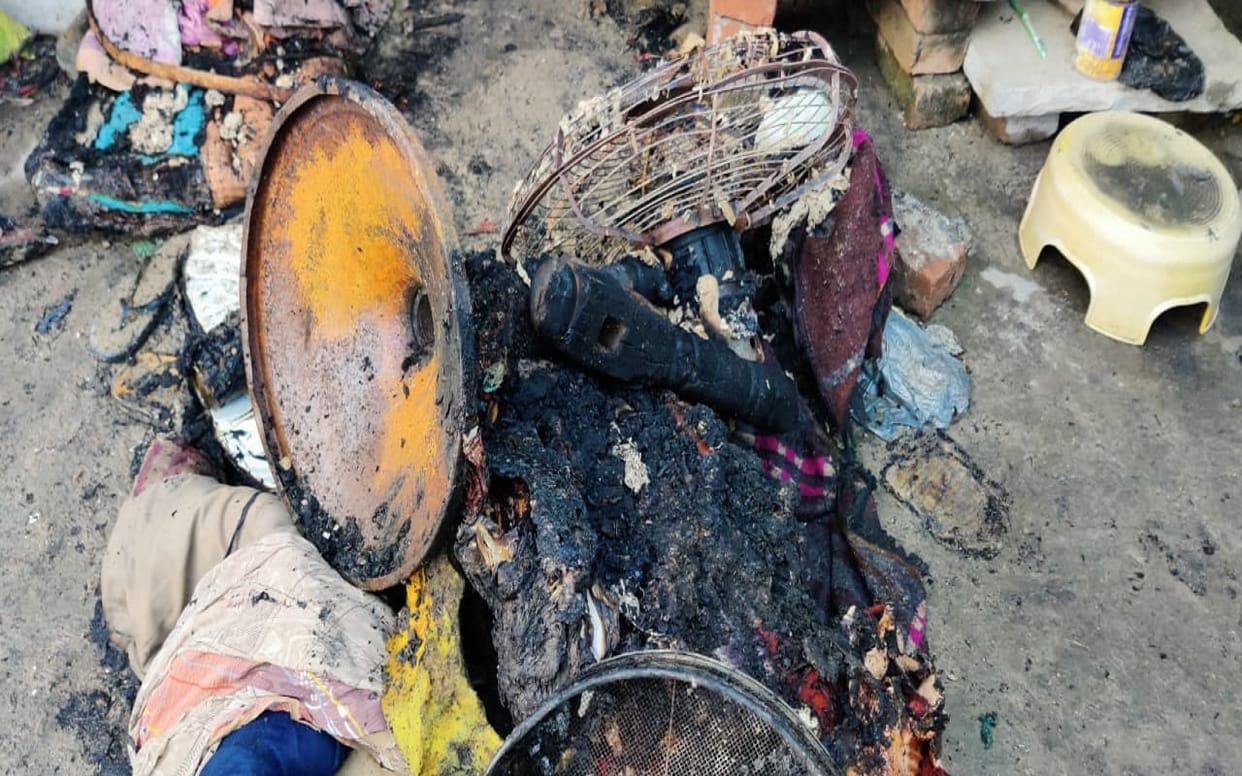 accident news grand daughter including three dies due to short circuit fire in bhadohi UP on diwali night