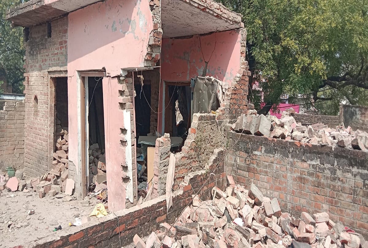 Firecrackers kept for selling gets blast in Ayodhya local market many injured