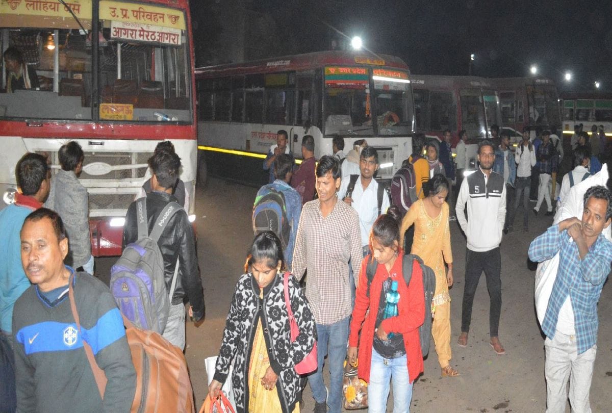 rush in trains and buses on Diwali