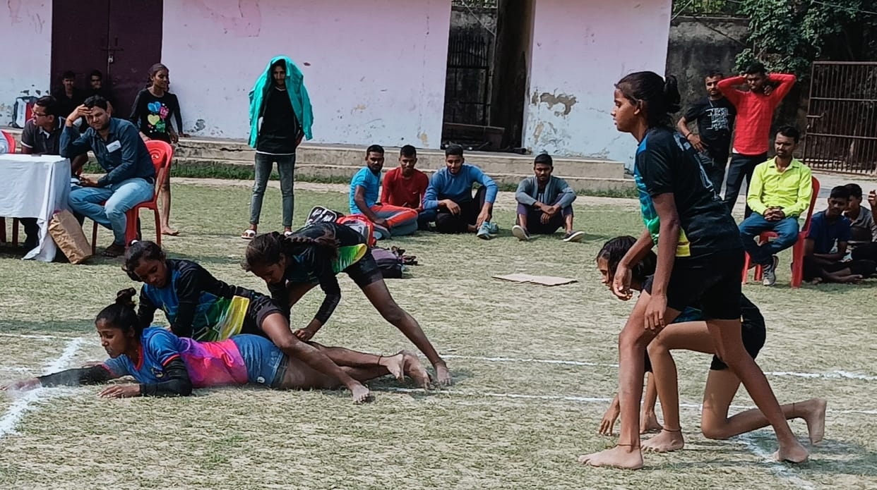 Azmatgarh team won in kabaddi