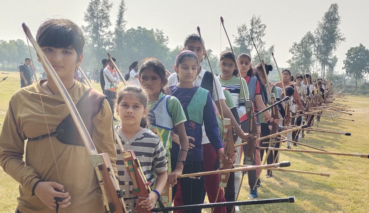 Hisar's Raveena first in Indian Archery Competition