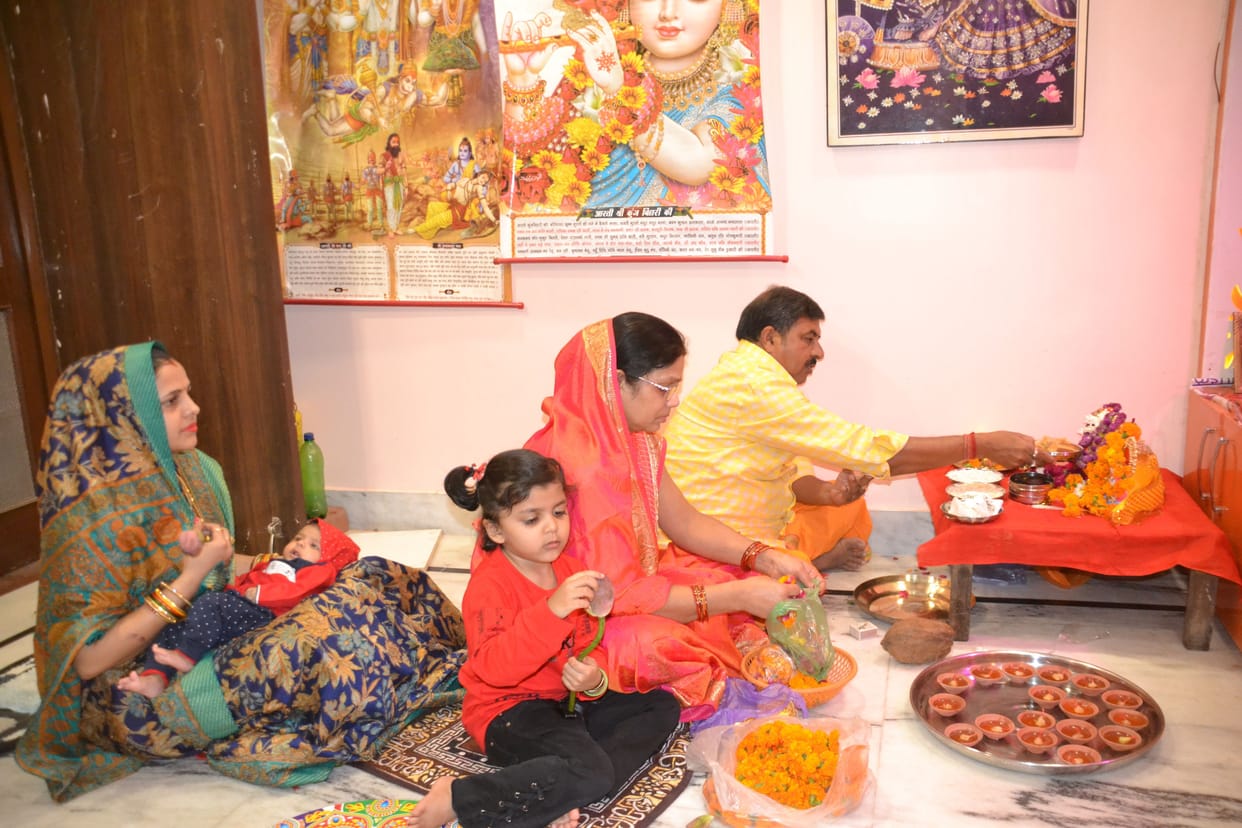 Home-courtyard lit up on Deepotsav, worshiped Ganesha Lakshmi and sought prosperity
