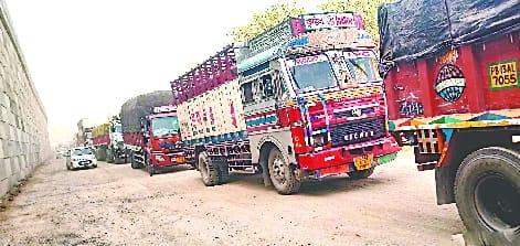 Hulasnagra jammed for four hours on Lucknow highway