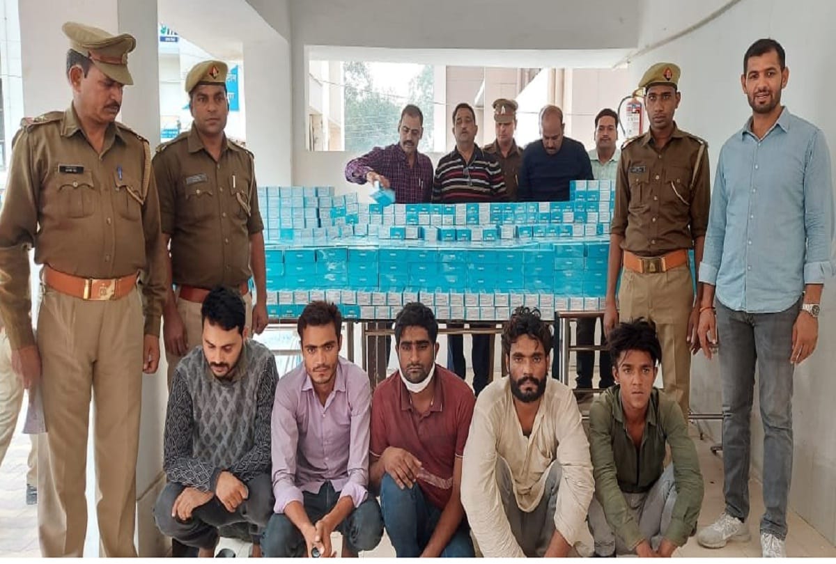 STF Noida and Mathura Police seized 1589 mobile phones worth Rs 158 crore and arrested 5 people