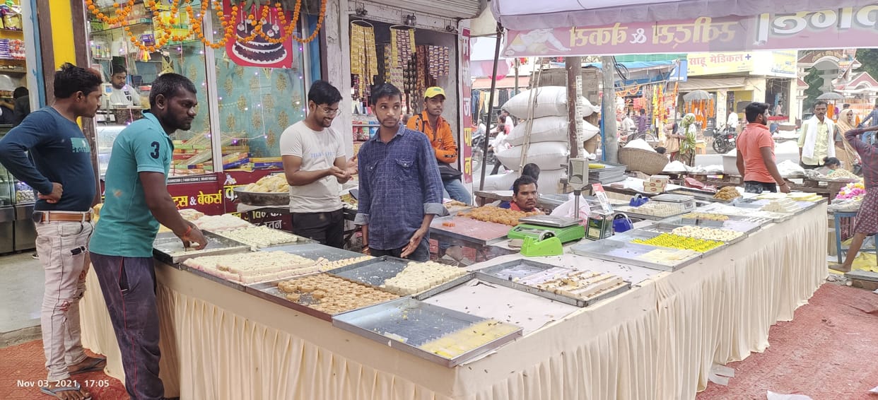 People lit lamps on Choti Diwali, celebrated happiness