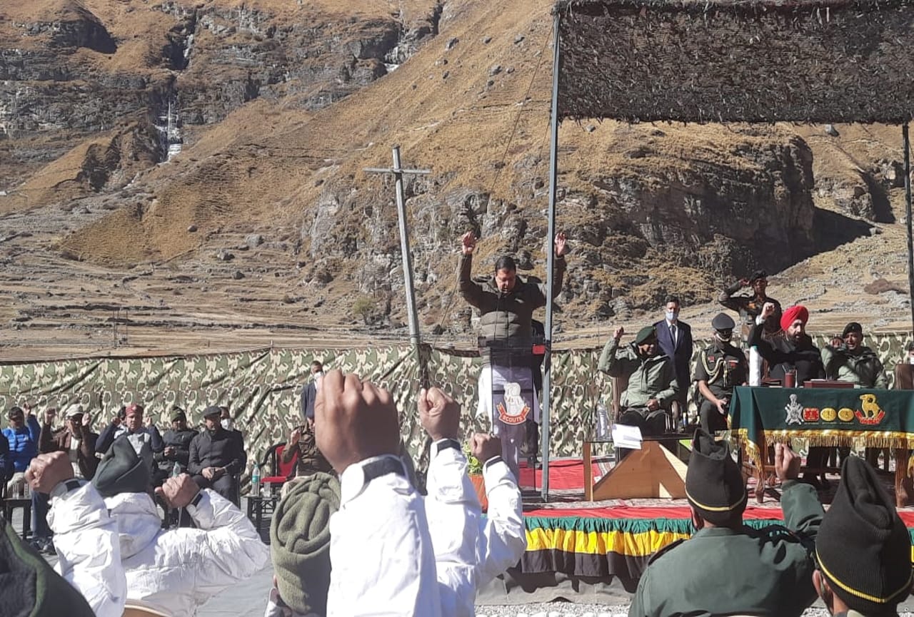 diwali 2021: uttarakhand governor and chief minister reacher mana to celebrate diwali with army soilders, see photos
