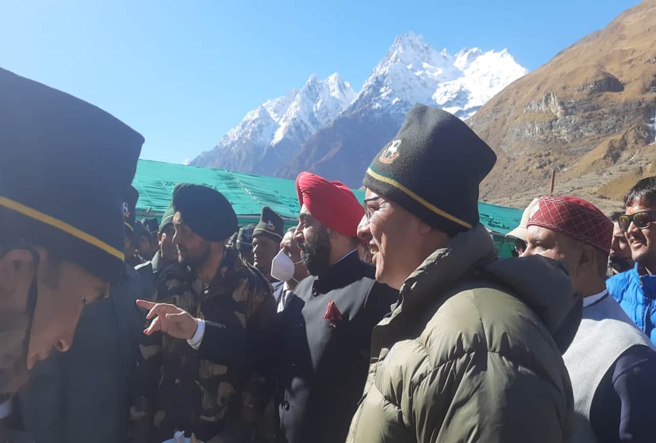 diwali 2021: uttarakhand governor and chief minister reacher mana to celebrate diwali with army soilders, see photos