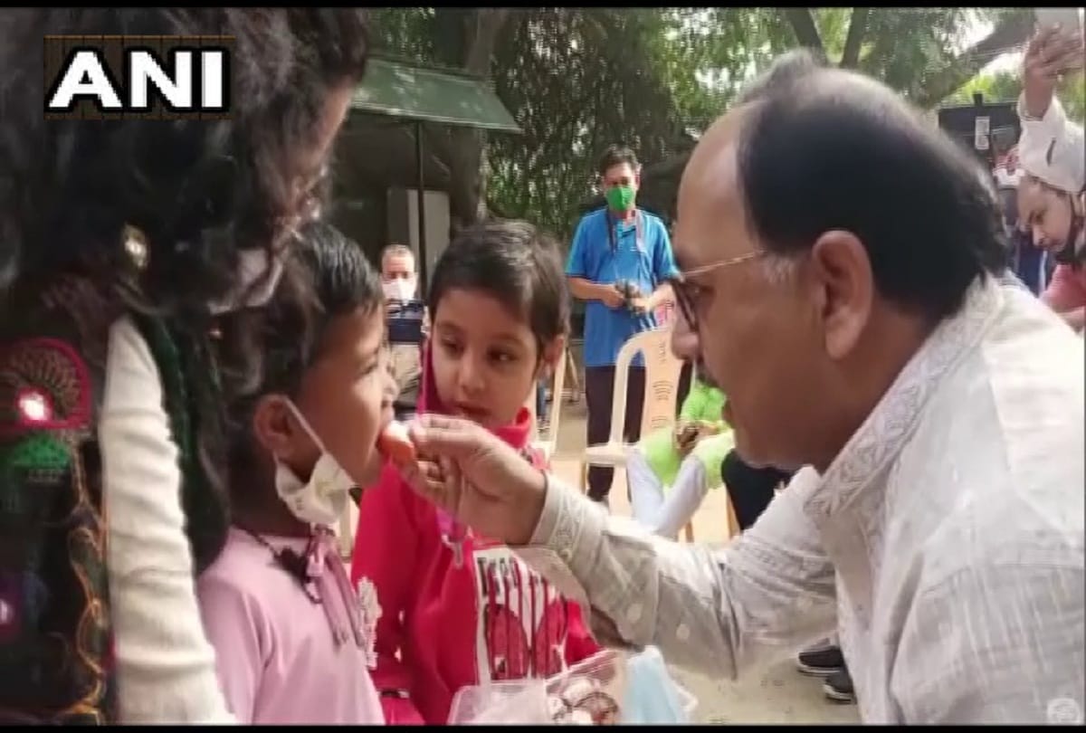 Yogi minister Siddharth Nath Singh met the children in the orphanage at noida